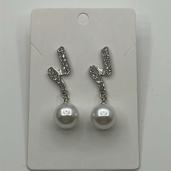 Silver rhistone and white acrylic pearl pendant earrings - Picture 1 of 8